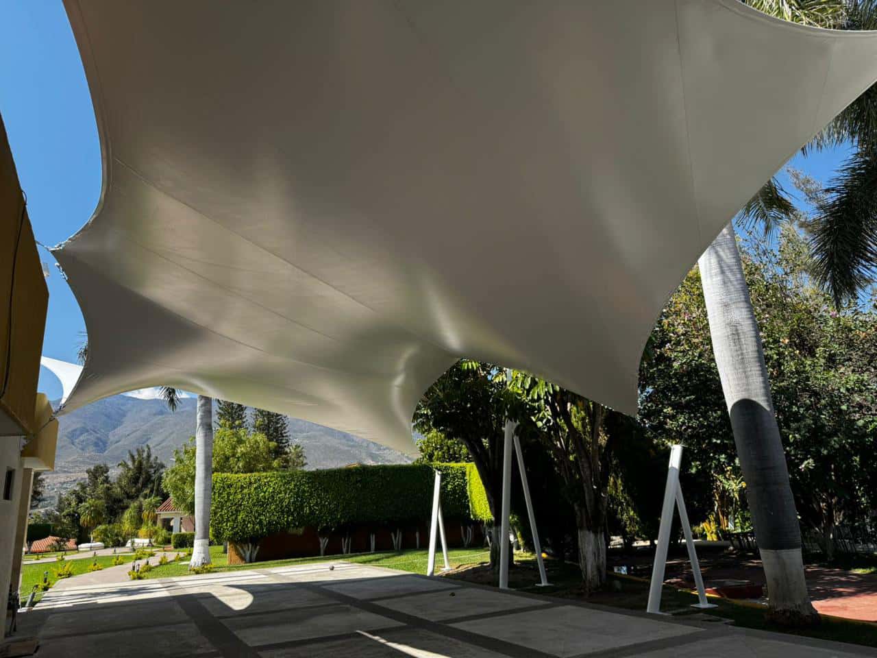 Ambiente acogedor para reuniones familiares bajo la cubierta en Chilpancingo.