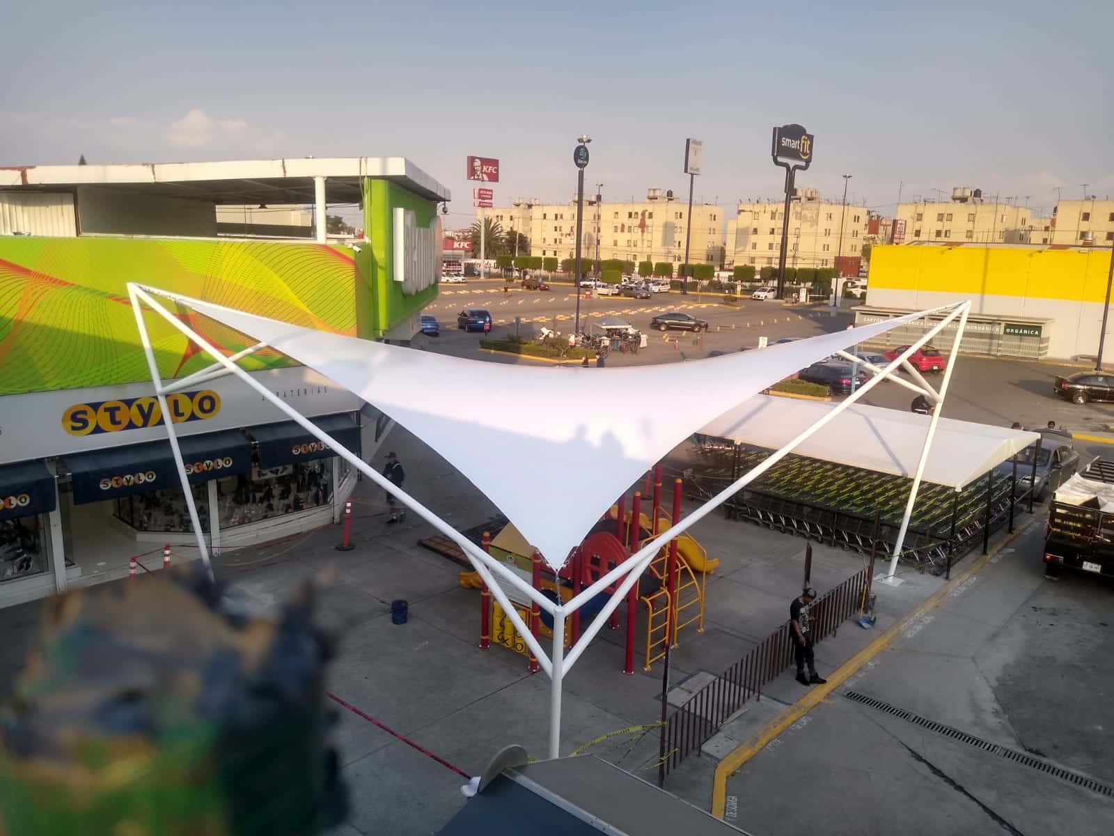 Velarias en la Plaza Jardines.