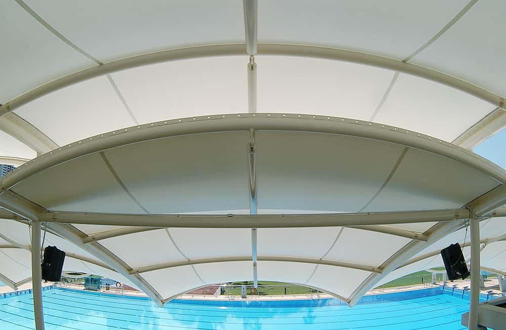 Techado para alberca con velaria de diseño.