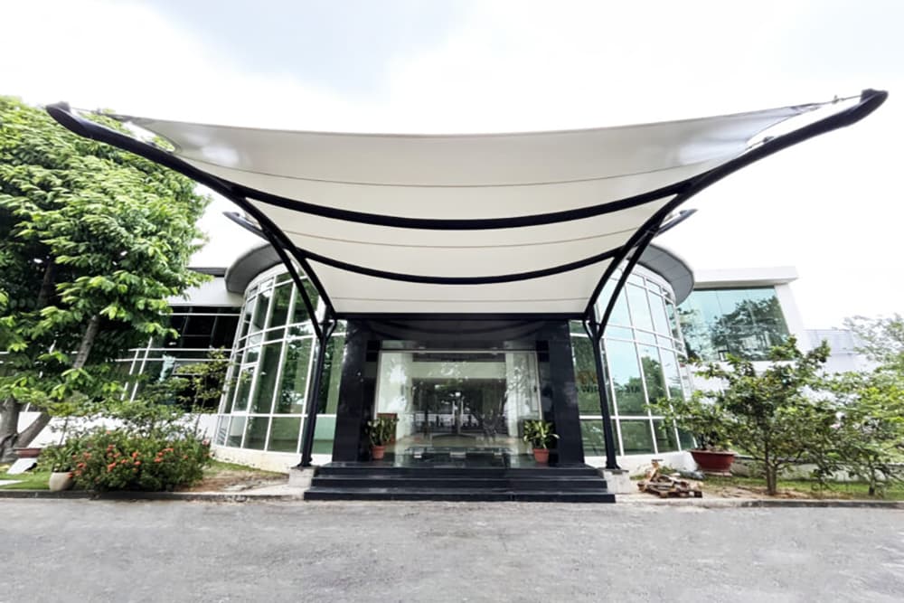 Toldos y carpas personalizadas para eventos y negocios.